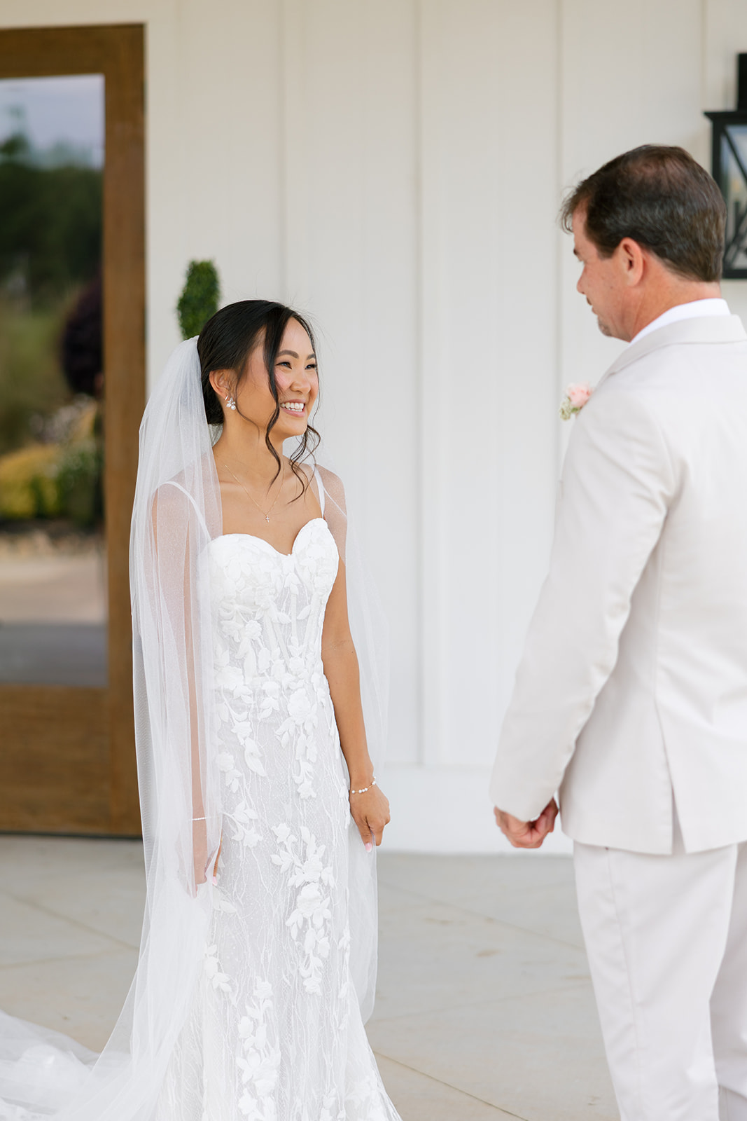 Bride and her dad share a first look at The Venue at Edgewood.